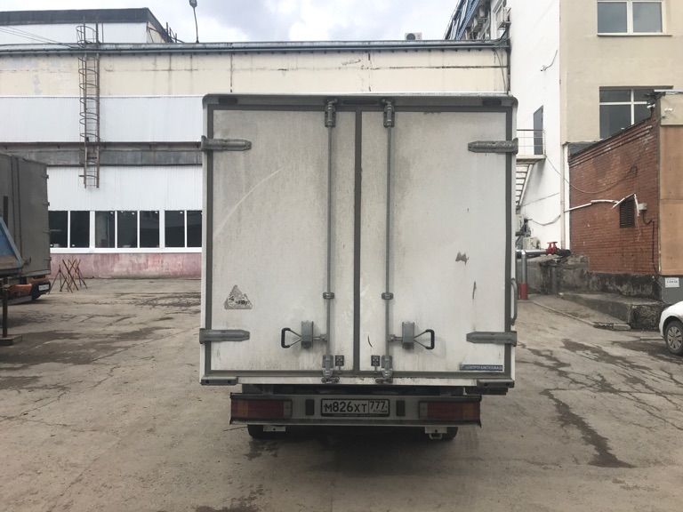 Сзади